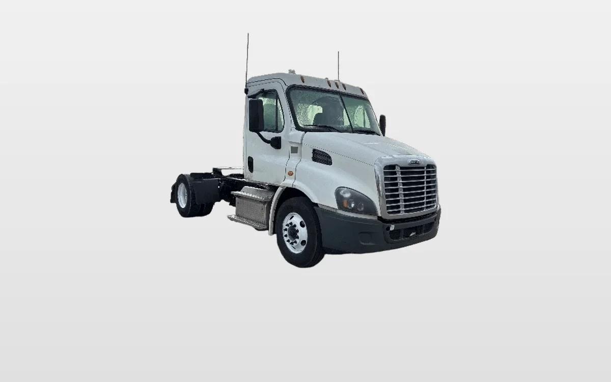 2018 Freightliner Cascadia - image 1