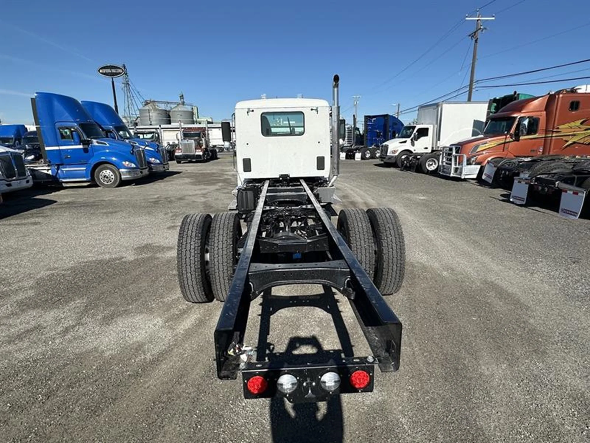 2025 Kenworth T380 - image 3