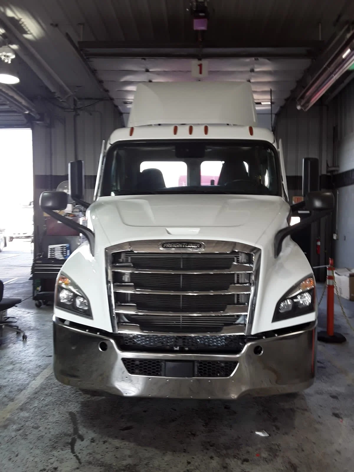 2020 Freightliner Cascadia in Memphis, TN — photo 2