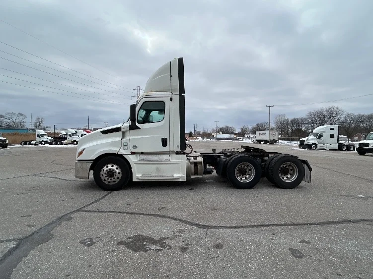 2019 Freightliner Cascadia in Warren, MI — photo 4