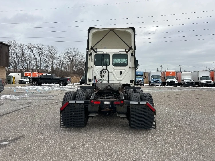 2019 Freightliner Cascadia in Warren, MI — photo 6