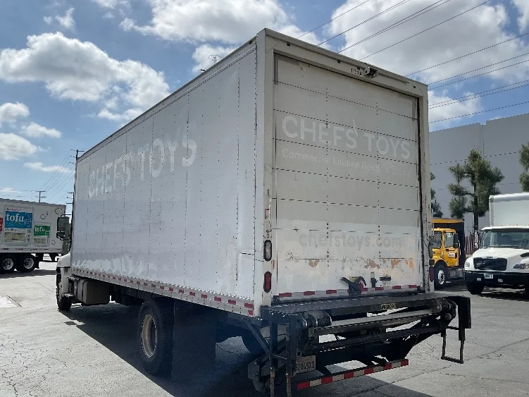 2017 Hino 268 - image 6