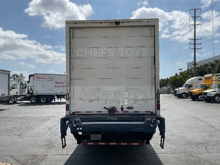 2017 Hino 268 - image 7