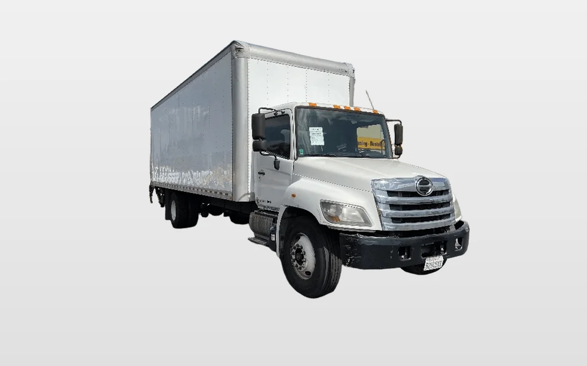 2017 Hino 268 - image 1