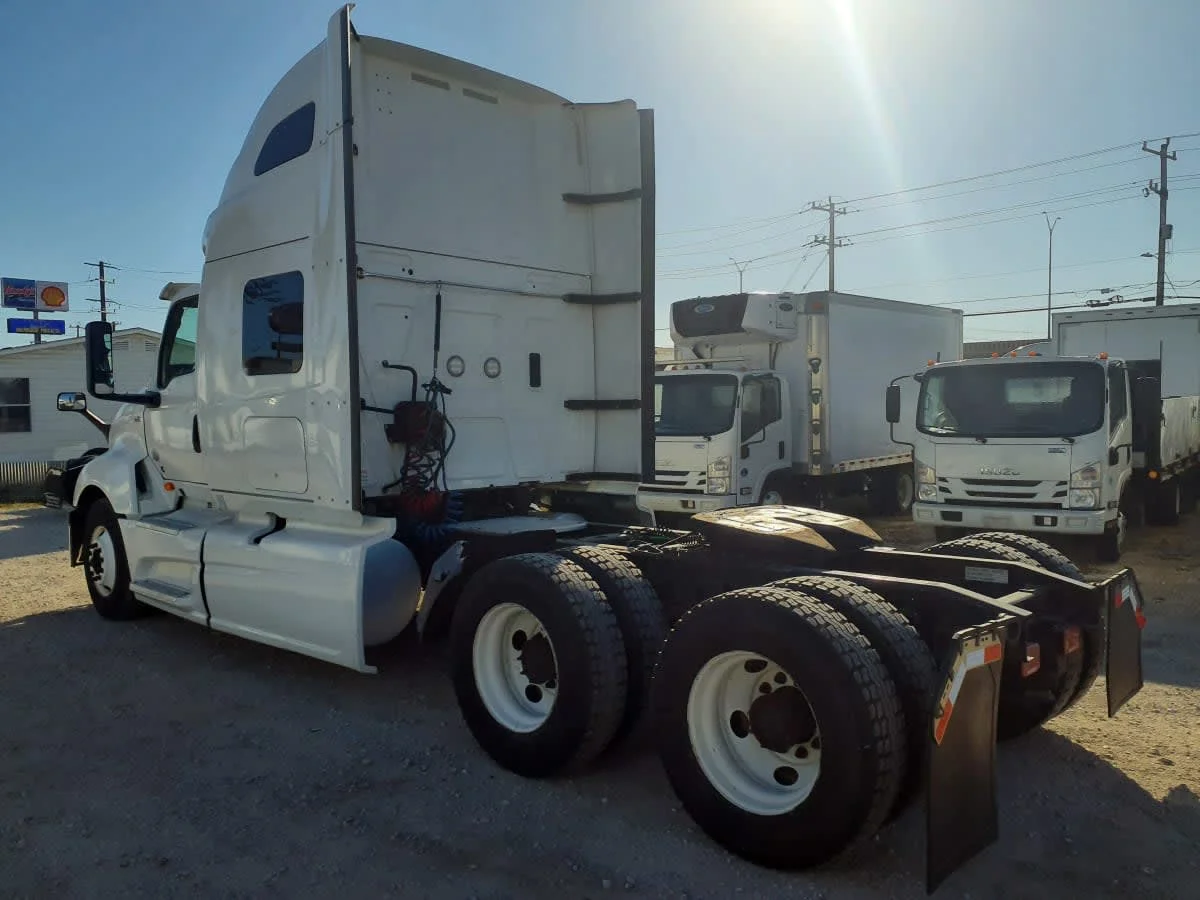 2019 International LT - image 6