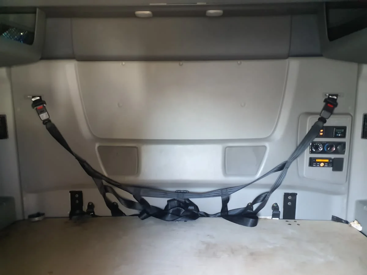 2019 International LT - image 8