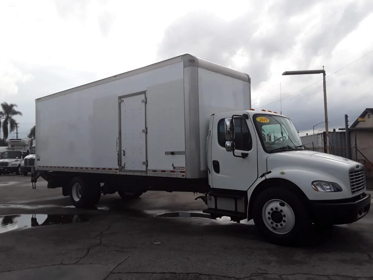 2019 Freightliner M2 106 - image 3