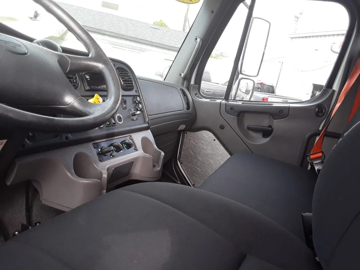 2019 Freightliner M2 106 - image 7