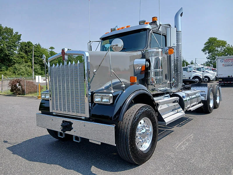 2027 Kenworth W900