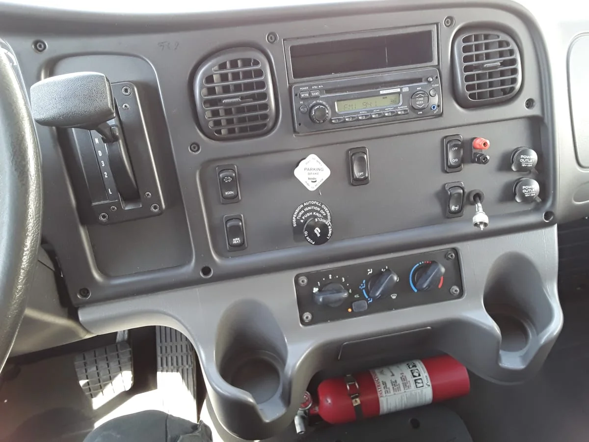 2014 Freightliner M2 106 - image 10