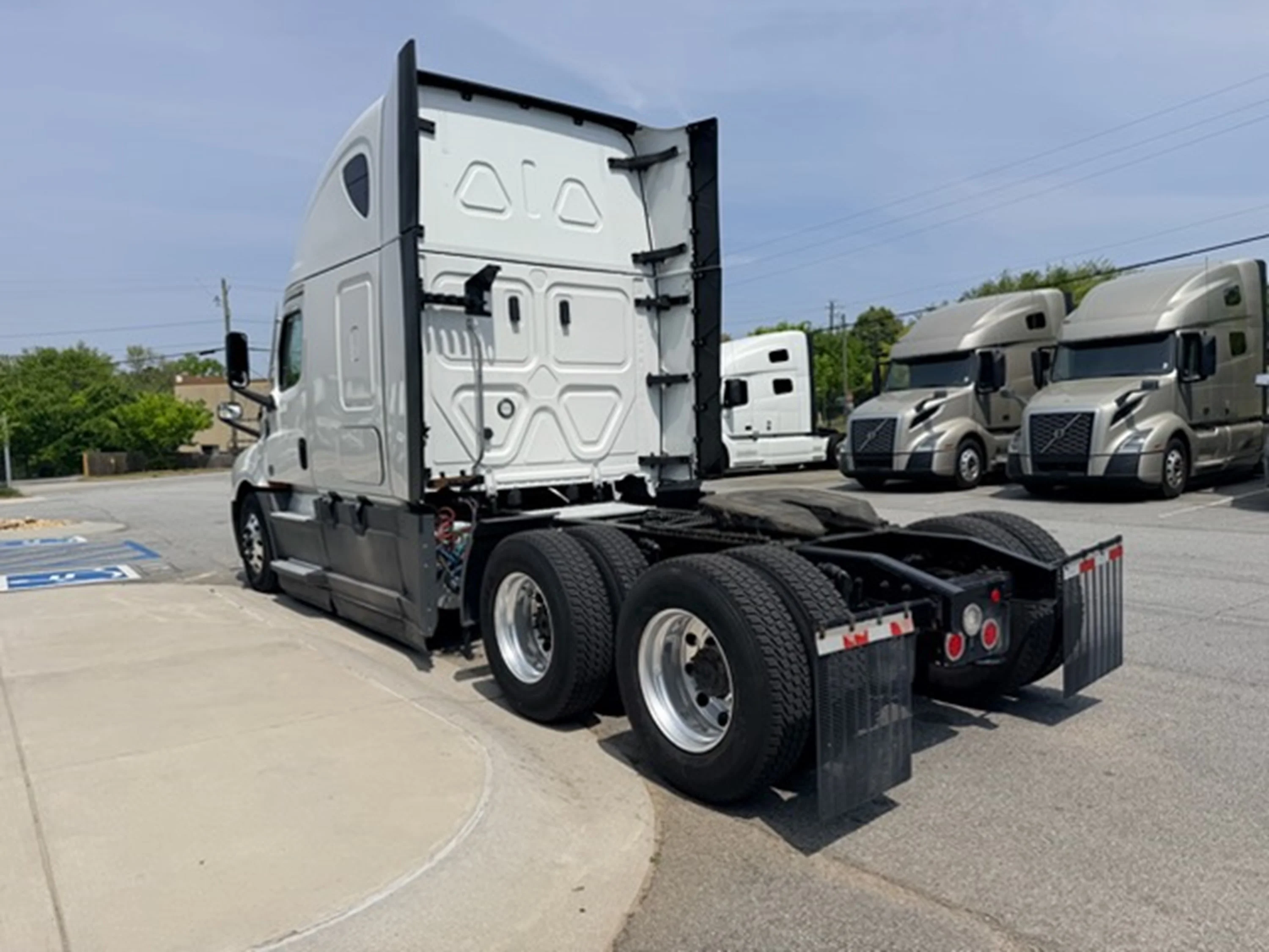 2024 Freightliner Cascadia - image 5