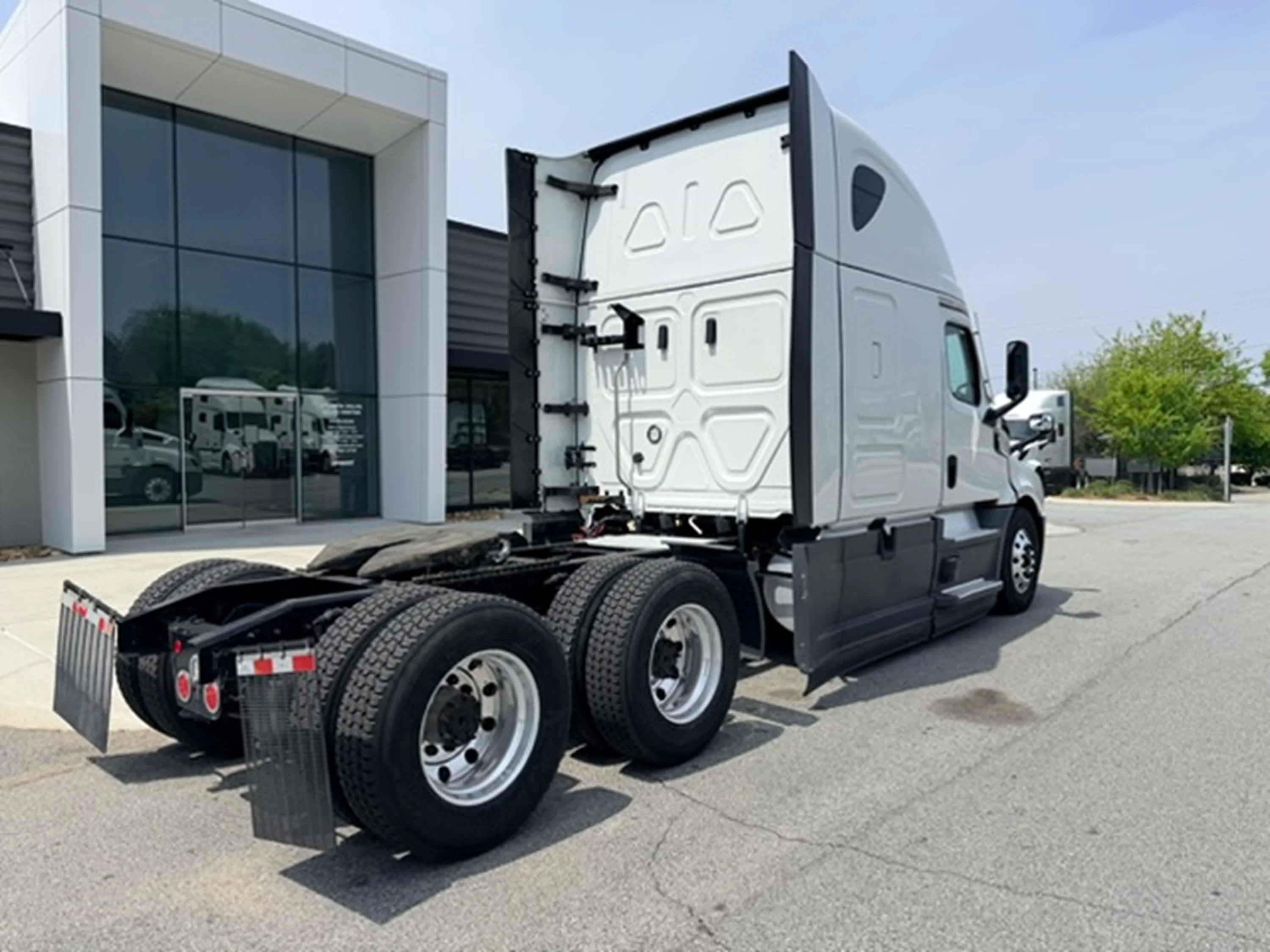 2024 Freightliner Cascadia - image 3