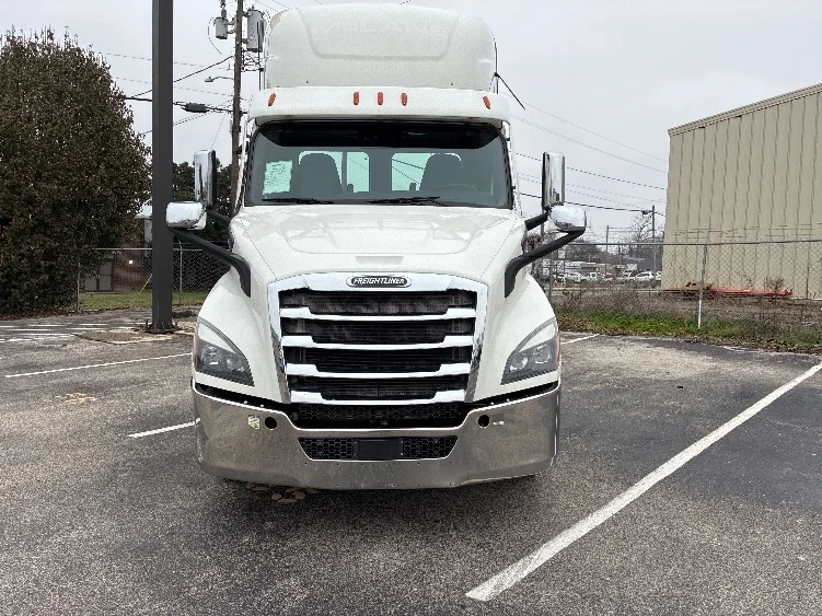 2021 Freightliner Cascadia in Nashville (Mount Juliet), TN — photo 2