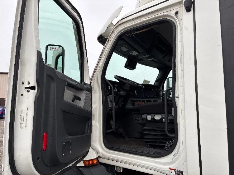 2021 Freightliner Cascadia in Nashville (Mount Juliet), TN — photo 9