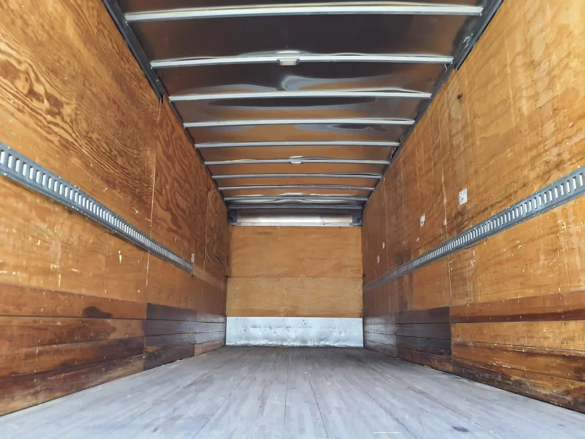 2019 Freightliner M2 106 in Miami, FL — photo 8