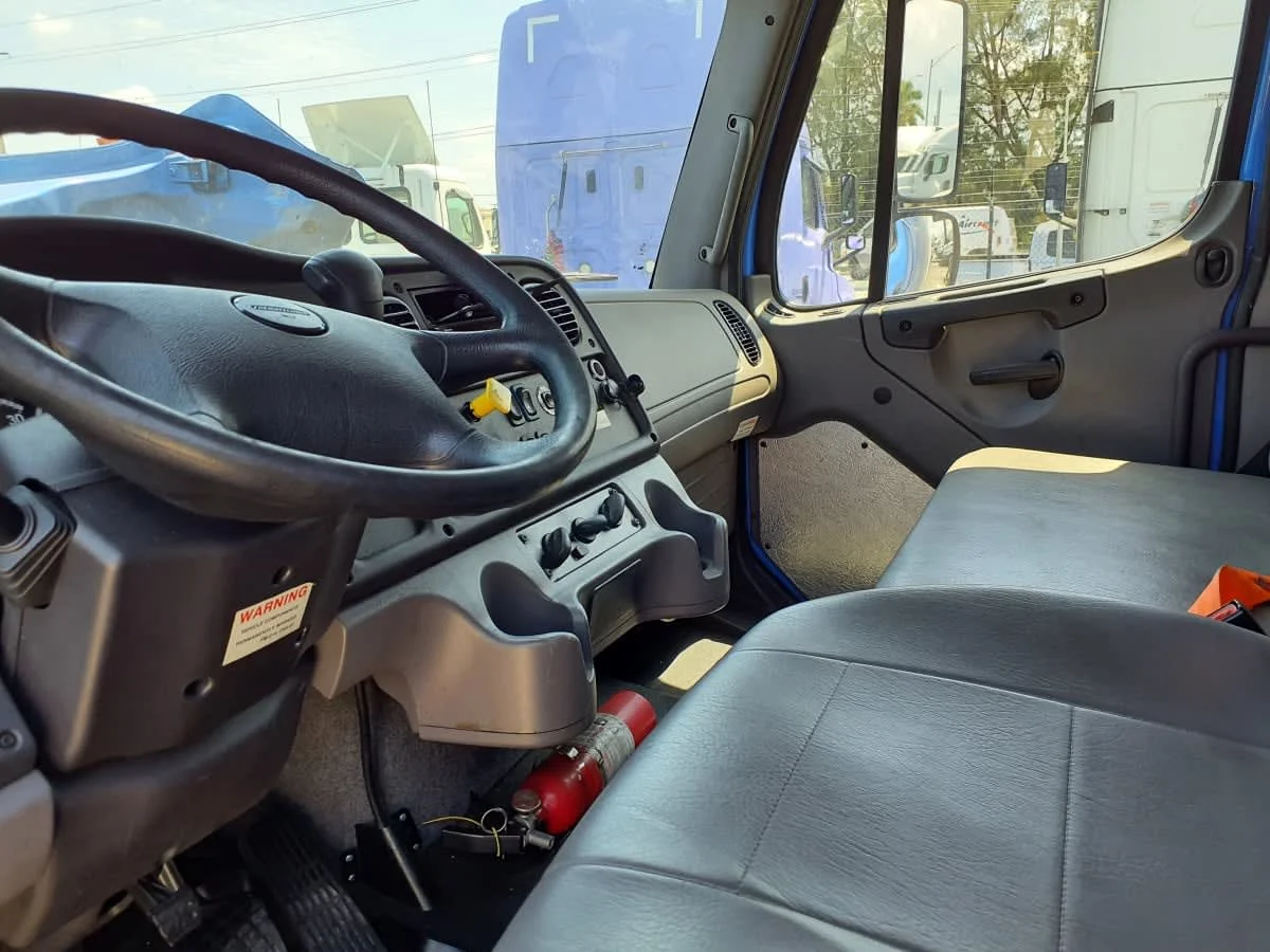 2019 Freightliner M2 106 in Miami, FL — photo 7