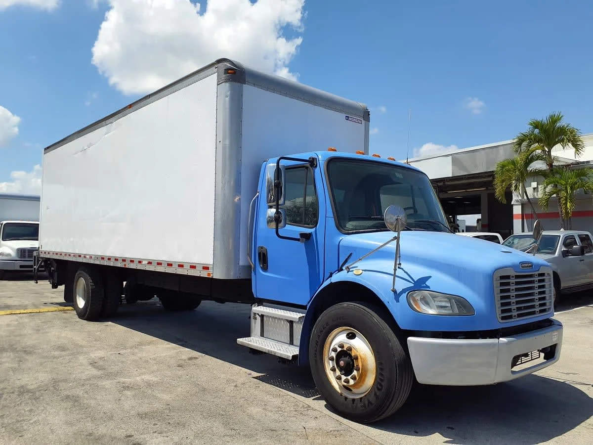 2019 Freightliner M2 106 in Miami, FL — photo 3