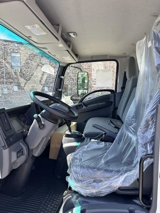 2025 Isuzu NPR - image 11