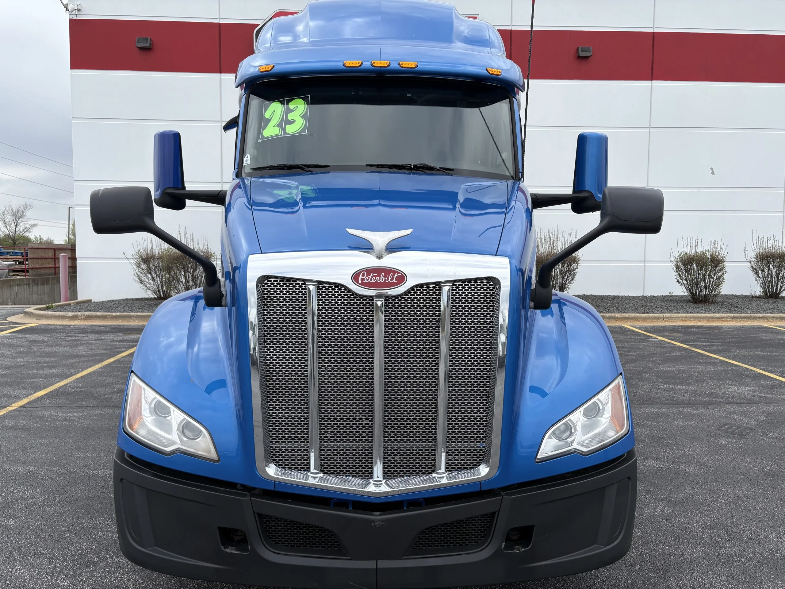 2023 Peterbilt 579 - image 2