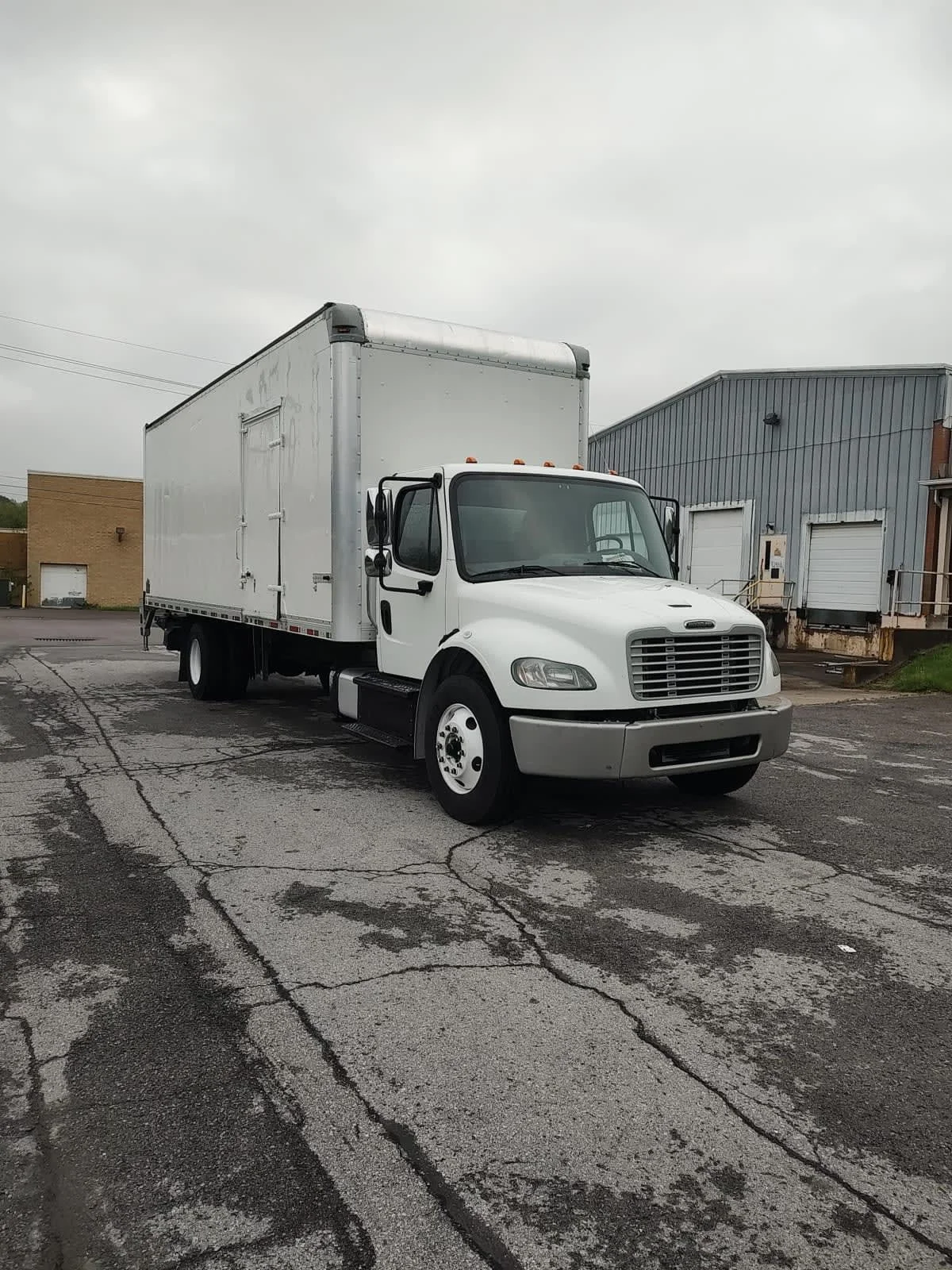 2018 Freightliner M2 106 - image 3