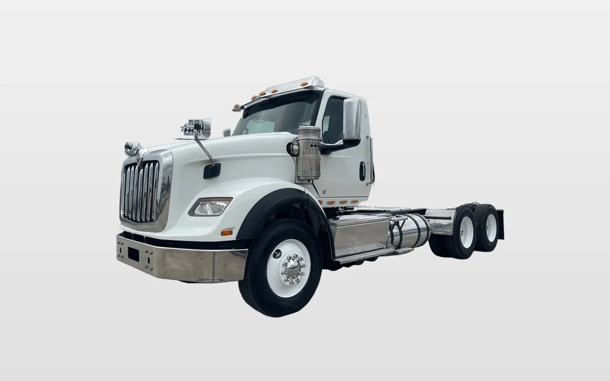 2023 International HX - image 1