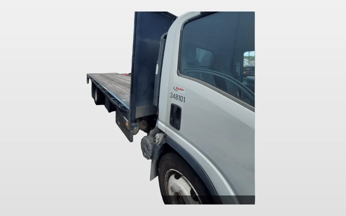 2015 Isuzu NQR - image 1