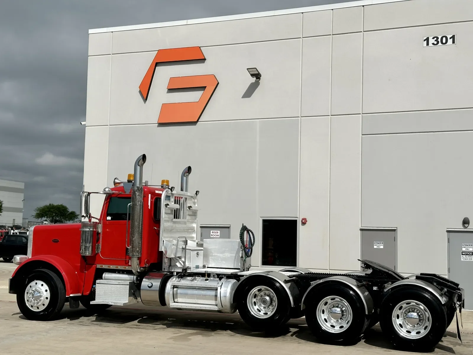 2017 Peterbilt 389 in Hutchins, TX — photo 6