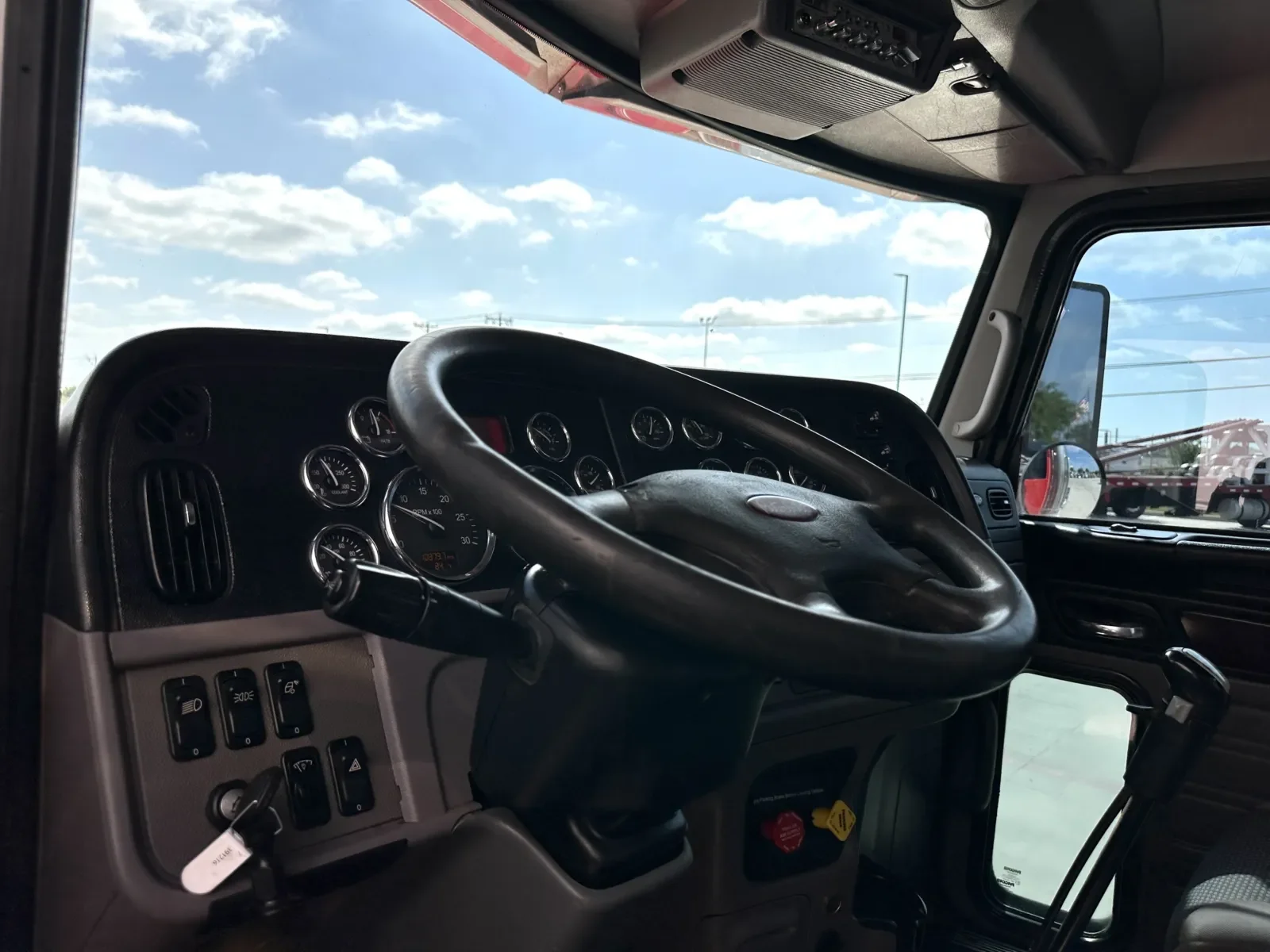 2017 Peterbilt 389 in Hutchins, TX — photo 15