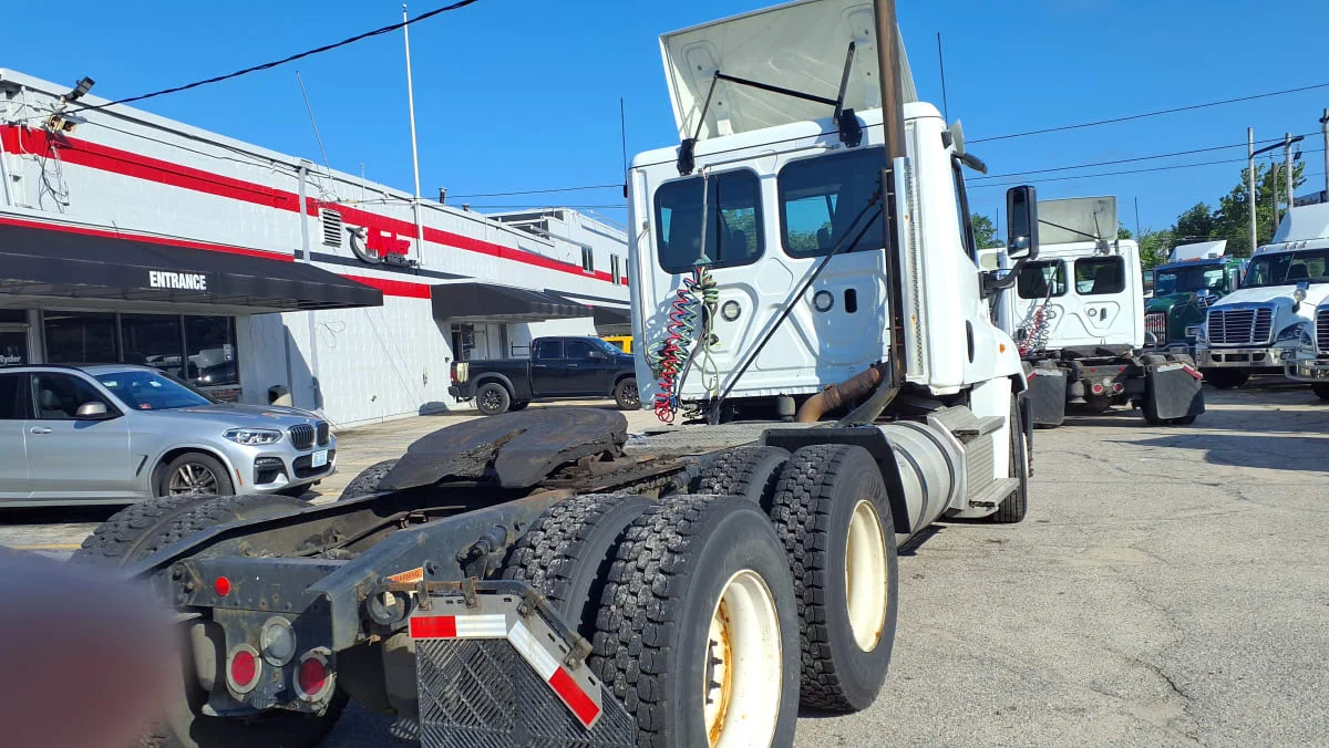 2020 Freightliner Cascadia in Warwick, RI — photo 4