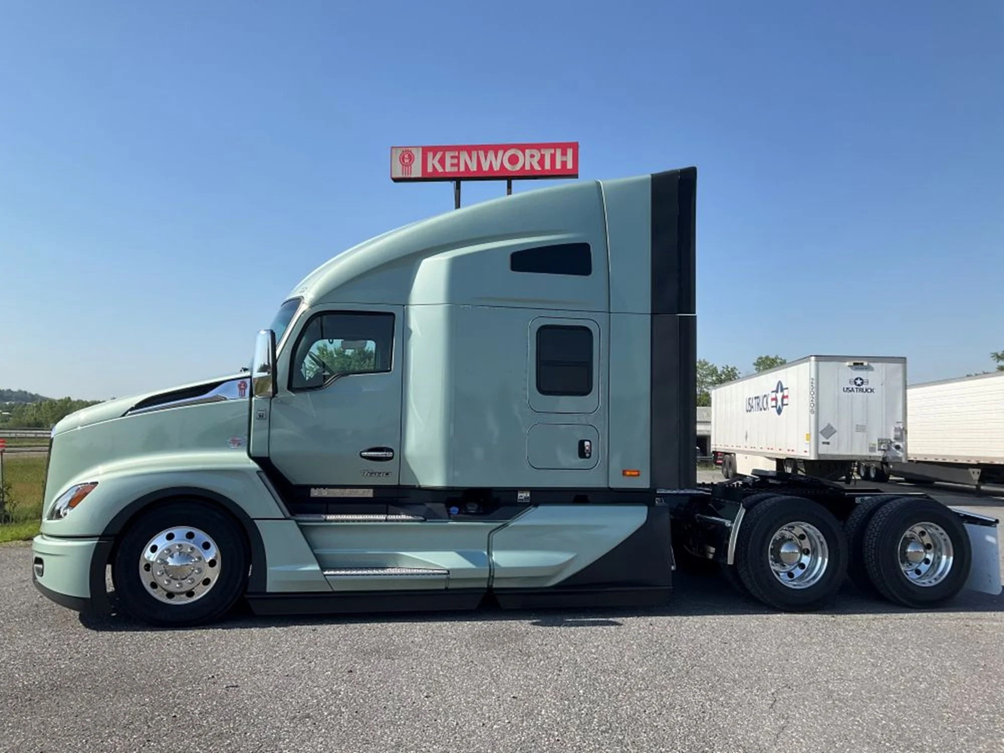2027 Kenworth in Harrisonburg, VA — photo 2
