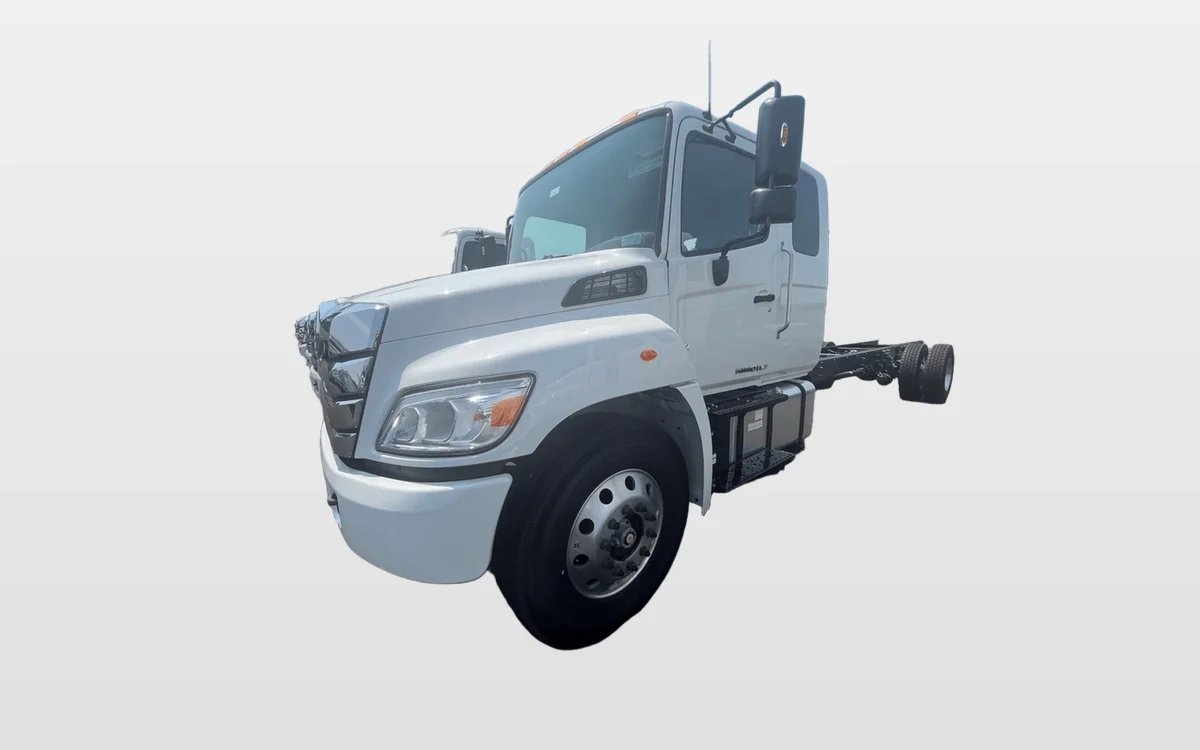 2025 Hino L7 - image 1