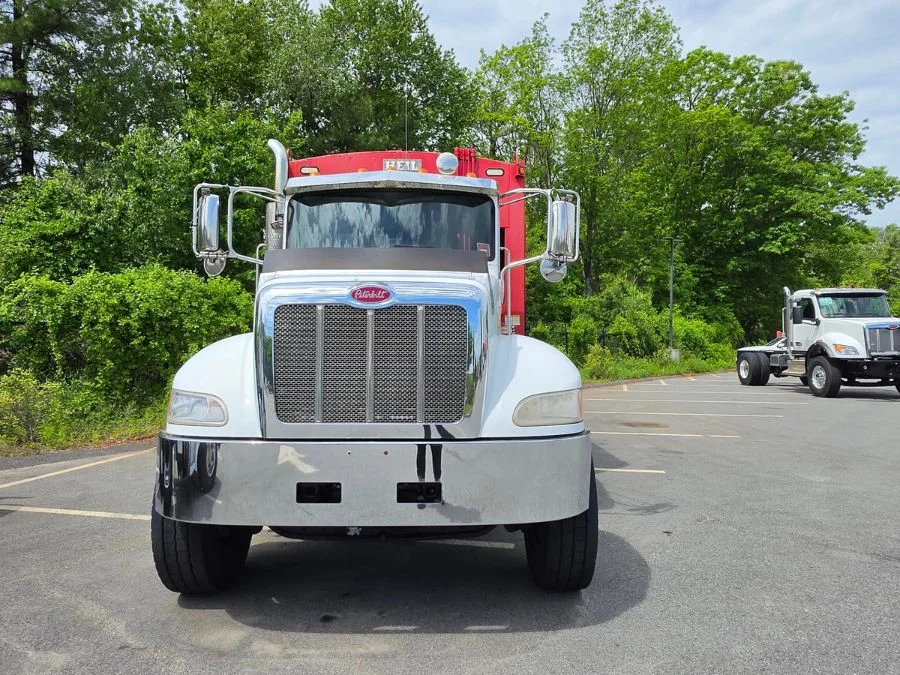 2017 Peterbilt 348
