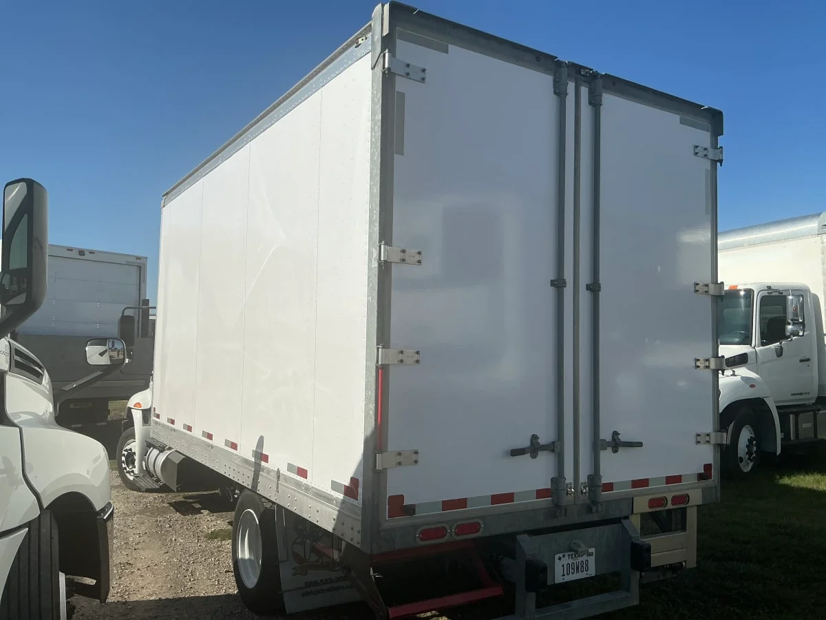 2019 International 4300 - image 6