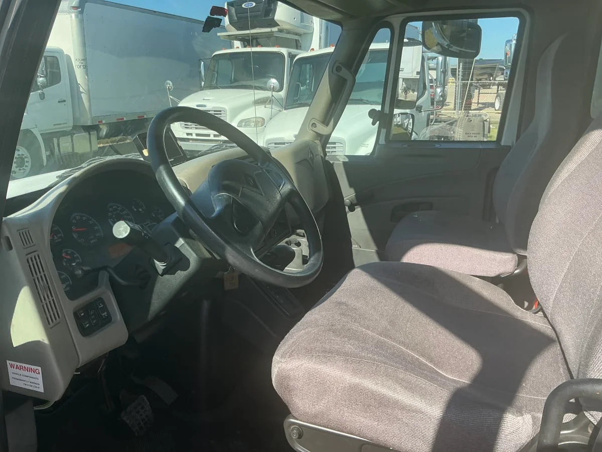 2019 International 4300 - image 7