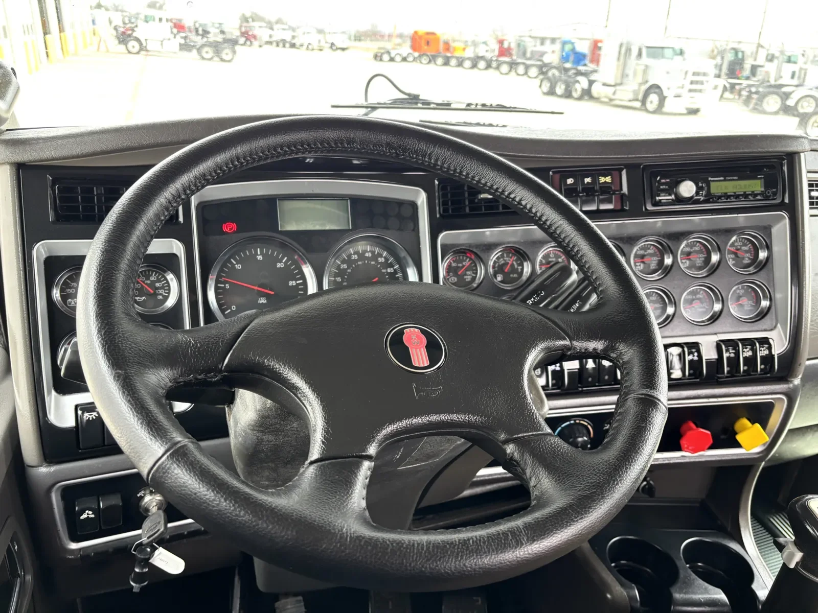 2009 Kenworth T800 - image 16