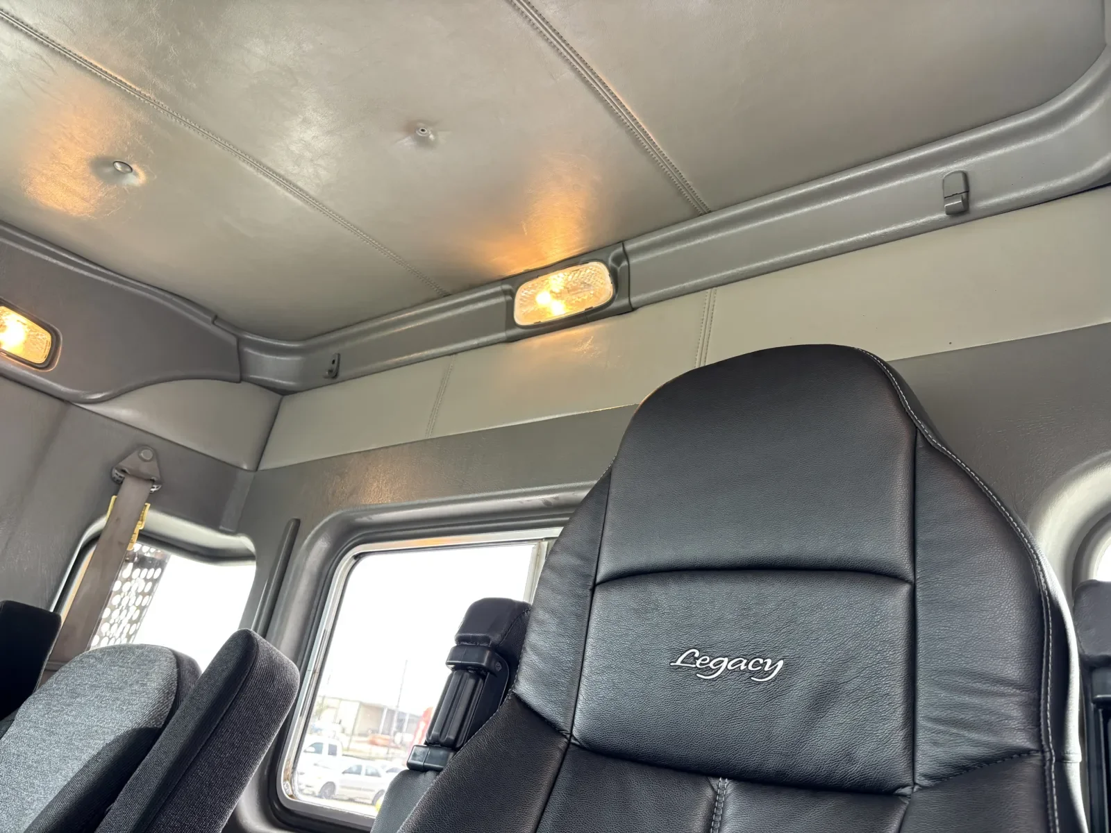 2009 Kenworth T800 - image 20