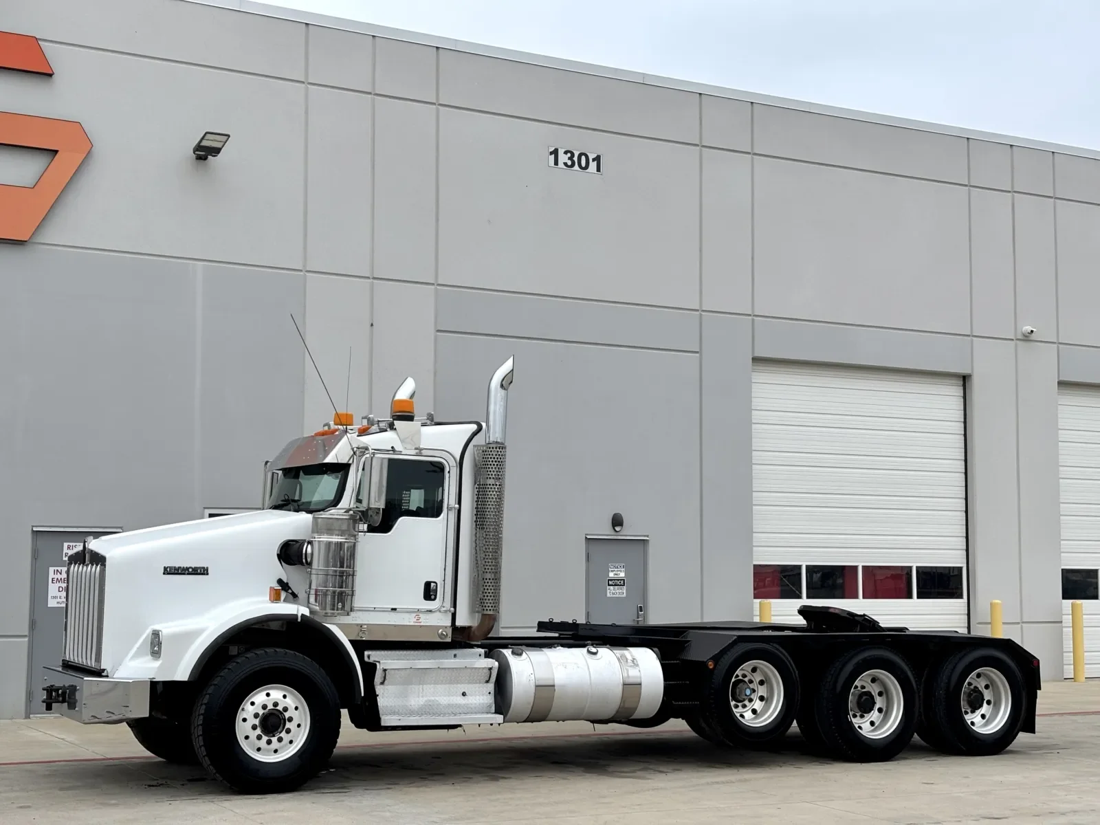 2009 Kenworth T800 - image 2