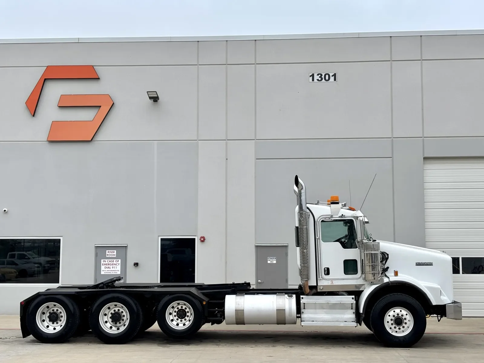 2009 Kenworth T800 - image 3