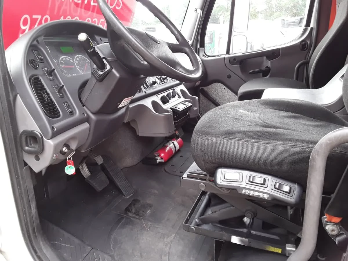 2017 Freightliner M2 106 - image 8