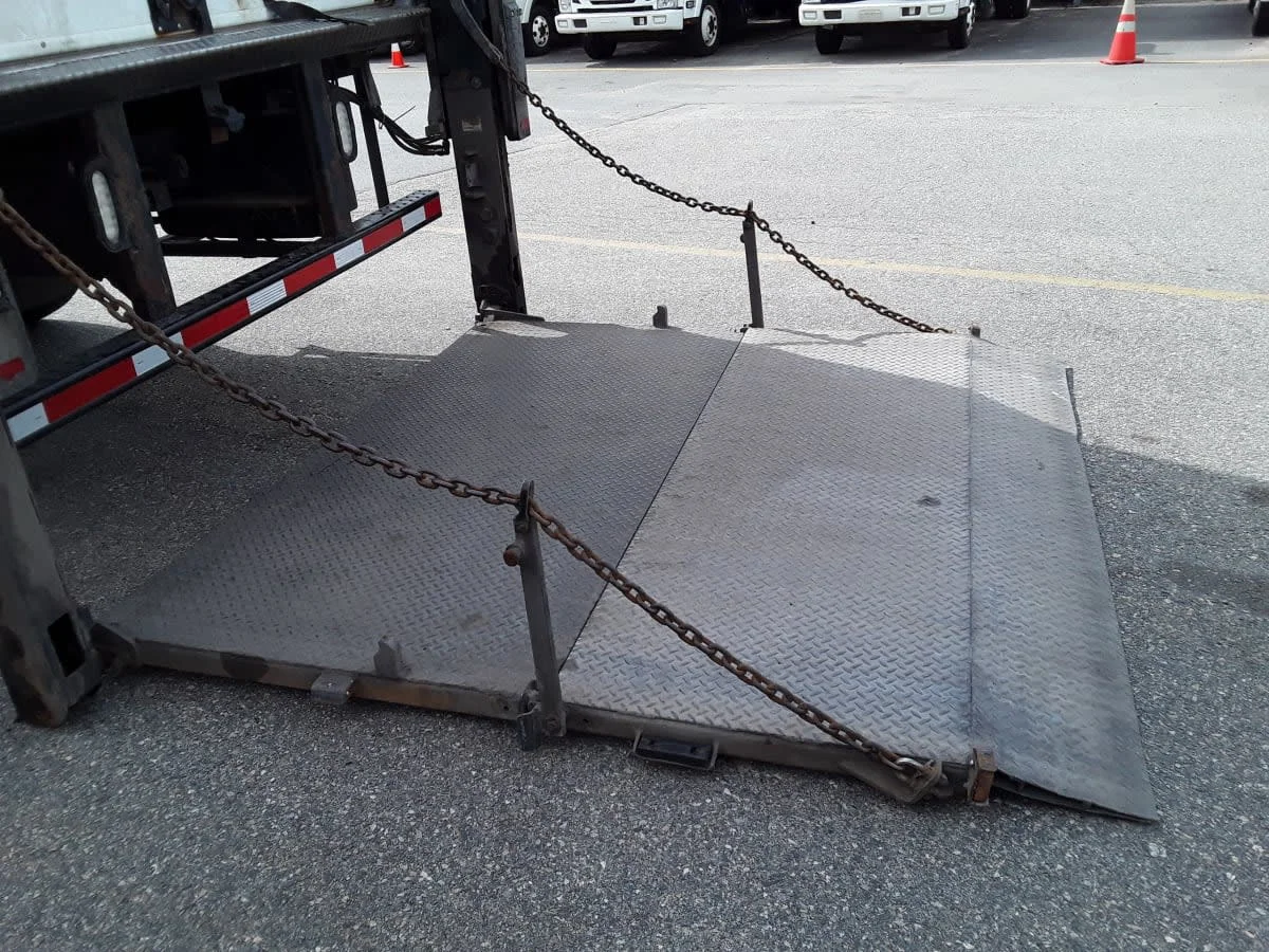 2017 Freightliner M2 106 - image 11