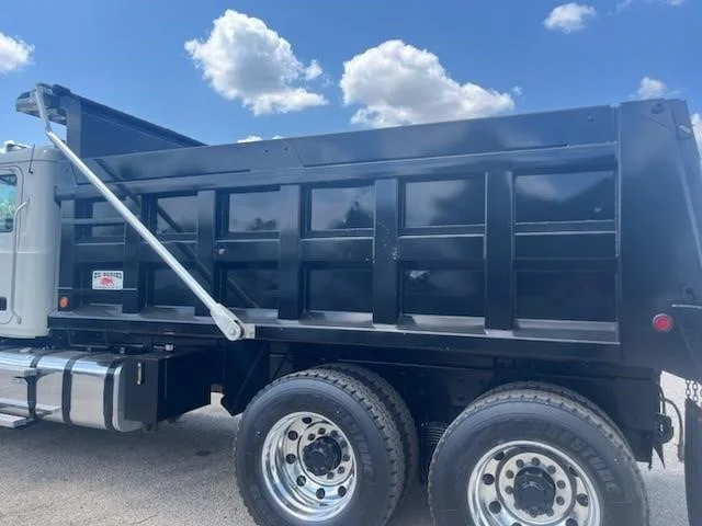 2025 Mack Granite — photo 3