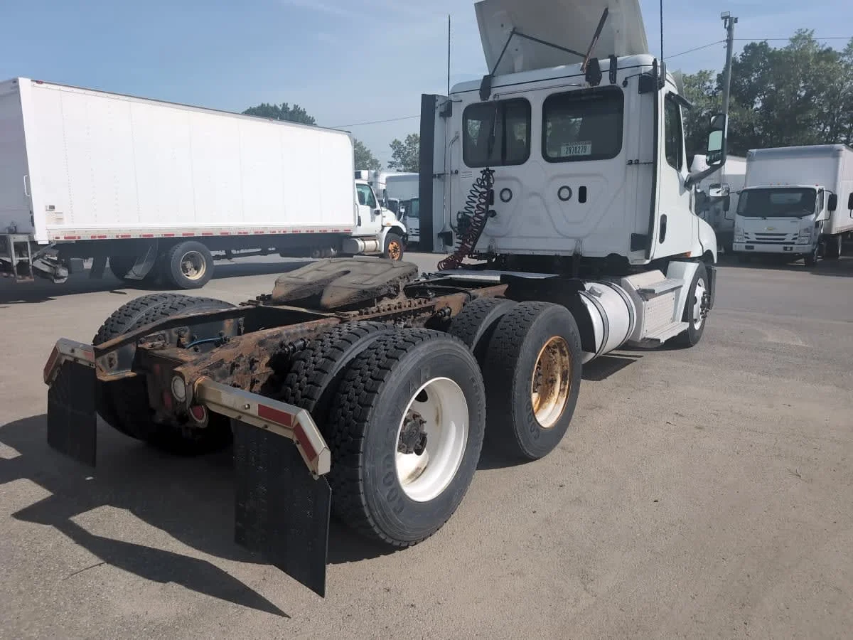 2020 Freightliner Cascadia in Salisbury, MA — photo 4