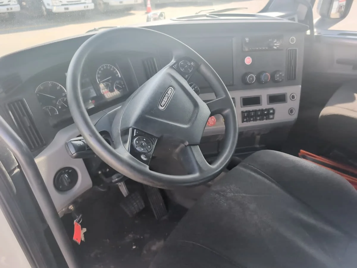 2020 Freightliner Cascadia in Salisbury, MA — photo 7