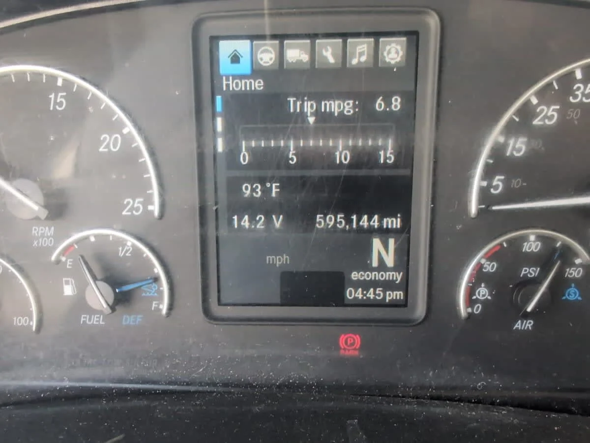 2020 Freightliner Cascadia in Salisbury, MA — photo 10