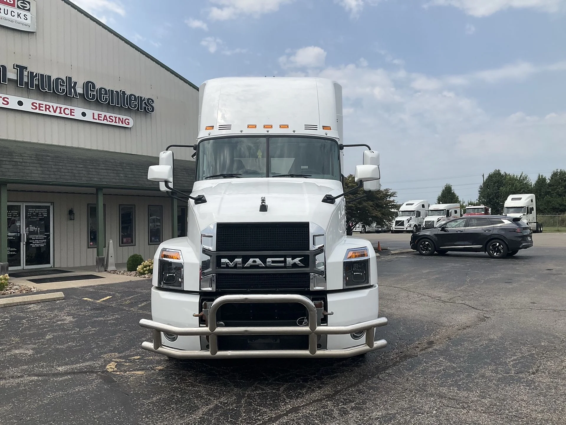 2022 Mack Anthem in Clarksville, IN — photo 2