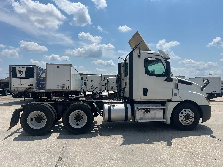 2020 Freightliner Cascadia in Hammond, LA — photo 8