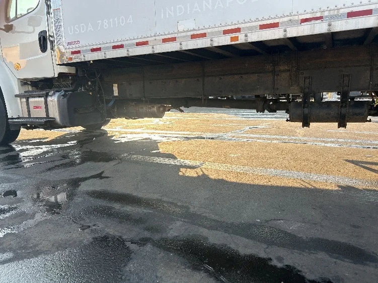 2019 Freightliner M2 106 - image 5