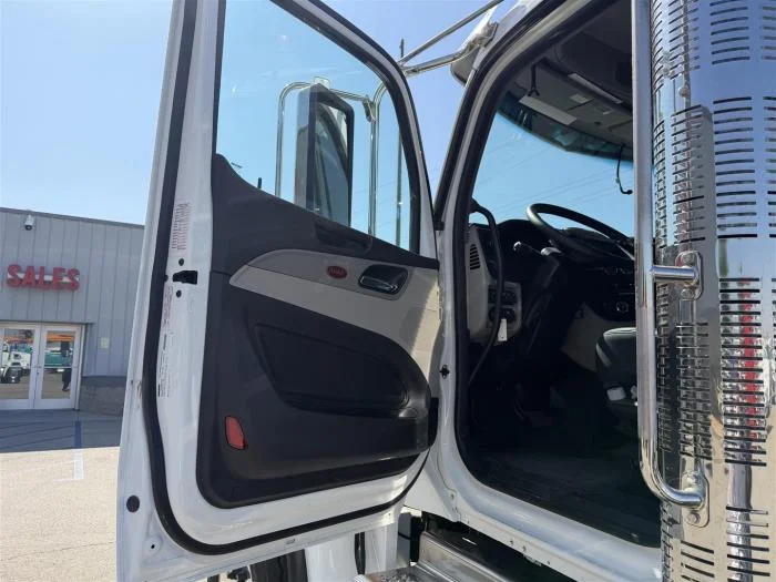 2027 Peterbilt 589 in Sylmar, CA — photo 16