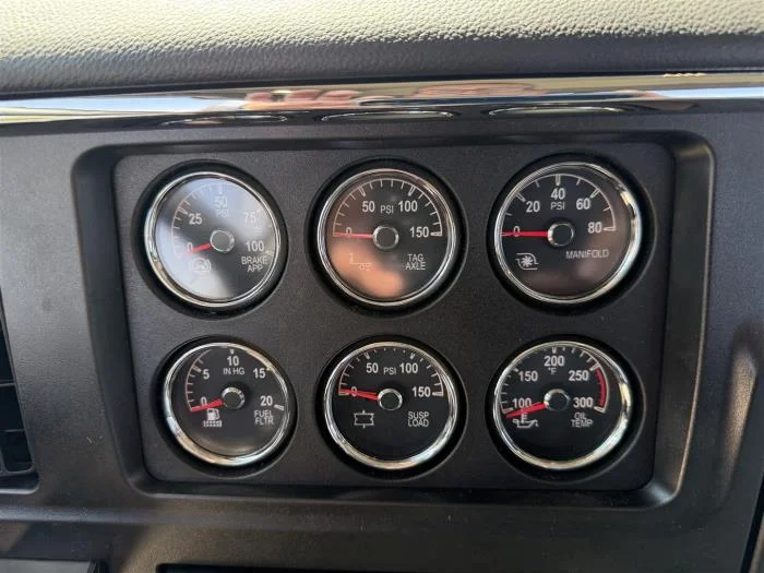 2027 Peterbilt 589 in Sylmar, CA — photo 20