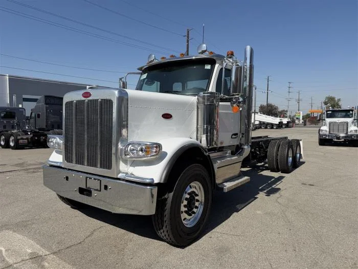 2027 Peterbilt 589 in Sylmar, CA — photo 2